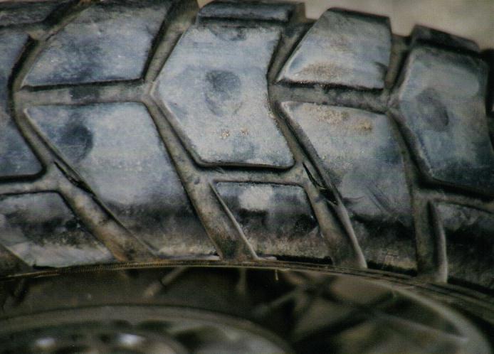 07085 tyre.jpg